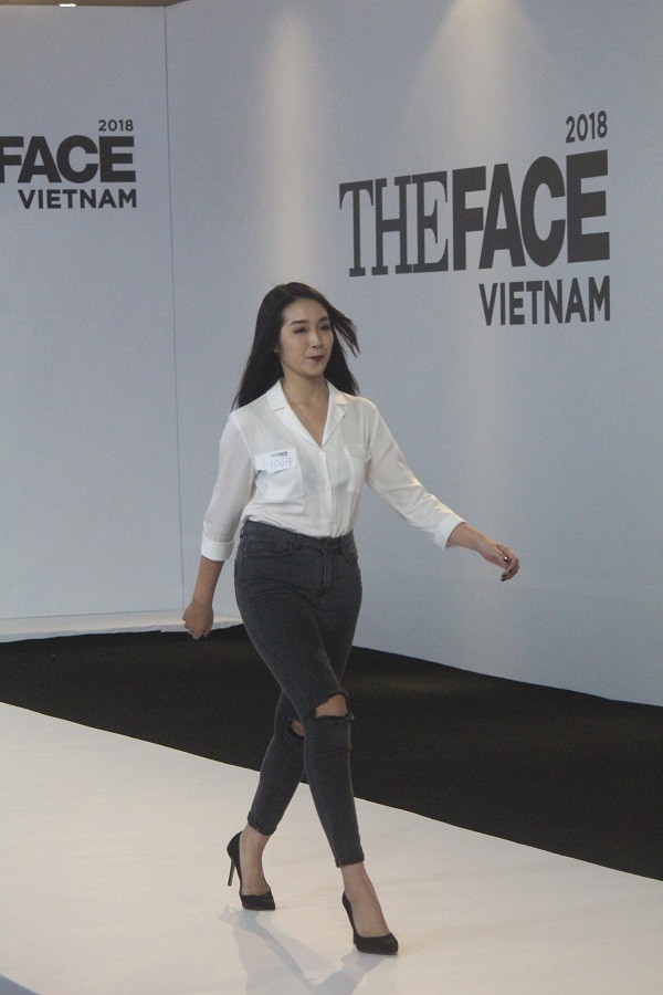 Thánh xéo xắt Nam Trung khiến thí sinh căng thẳng trong buổi casting The Face Thánh xéo xắt Nam Trung khiến thí sinh căng thẳng trong buổi casting The Face